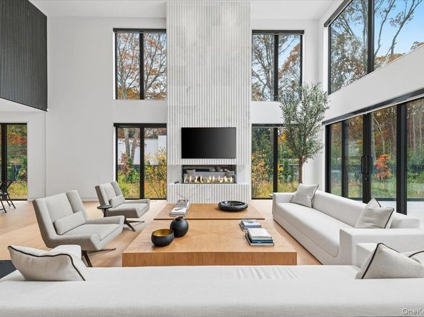 21 Westwood Road, Wainscott NY 11975