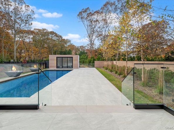 21 Westwood Road, Wainscott NY 11975