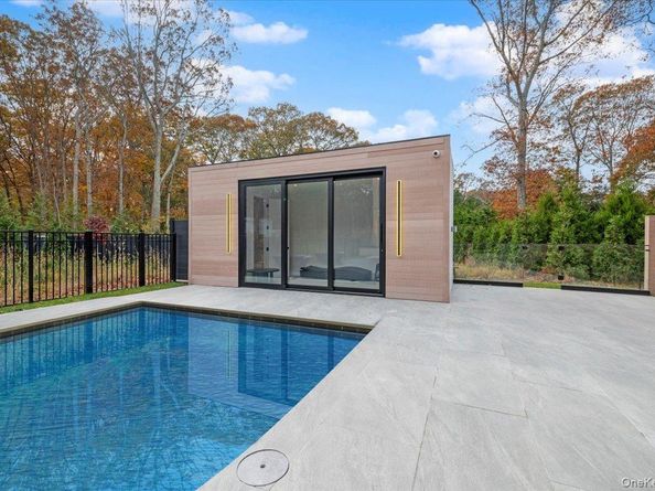 21 Westwood Road, Wainscott NY 11975