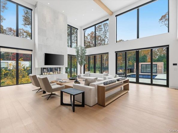 21 Westwood Road, Wainscott NY 11975