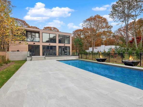 21 Westwood Road, Wainscott NY 11975