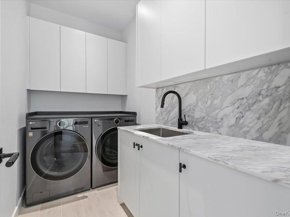 21 Westwood Road, Wainscott NY 11975