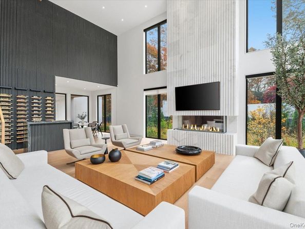 21 Westwood Road, Wainscott NY 11975