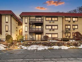 18 Granada Crescent 14, White Plains NY 10603