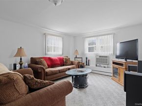 830 N Broome Avenue, Lindenhurst NY 11757