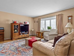 830 N Broome Avenue, Lindenhurst NY 11757