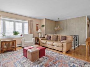 830 N Broome Avenue, Lindenhurst NY 11757