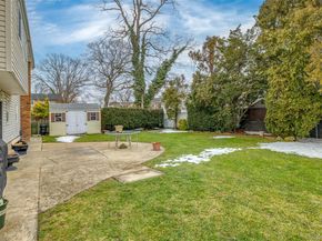 830 N Broome Avenue, Lindenhurst NY 11757