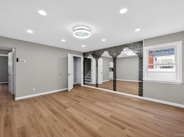 10424 208th Street, Queens Village NY 11429