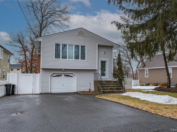 345 Collington Drive, Ronkonkoma NY 11779