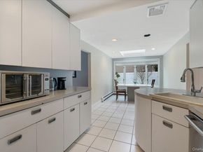 8 Sagamore Way S, Jericho NY 11753