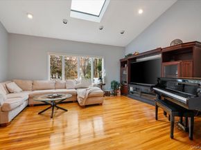 8 Sagamore Way S, Jericho NY 11753