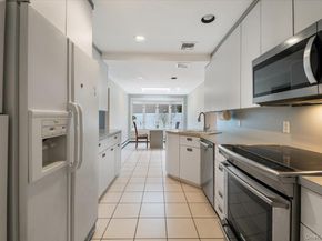 8 Sagamore Way S, Jericho NY 11753