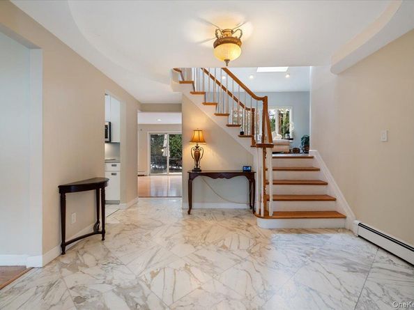 8 Sagamore Way S, Jericho NY 11753