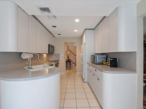 8 Sagamore Way S, Jericho NY 11753