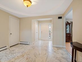 8 Sagamore Way S, Jericho NY 11753