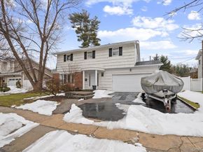 8 Sagamore Way S, Jericho NY 11753