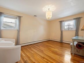 8 Sagamore Way S, Jericho NY 11753