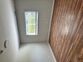 5 Pointe Circle S 5, Coram NY 11727