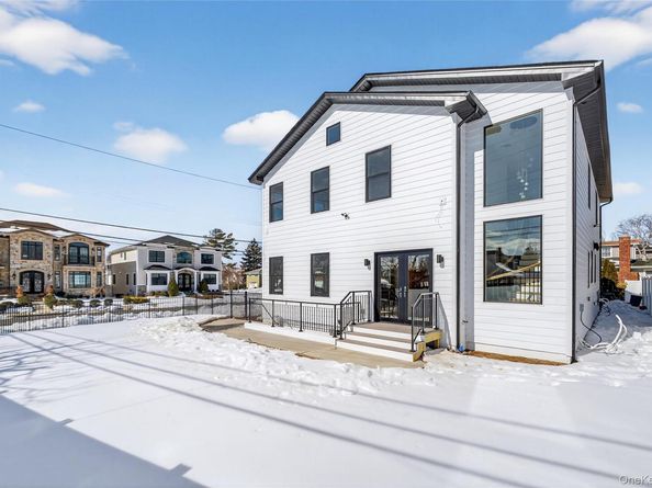 286 Dorchester Road, Garden City South NY 11530