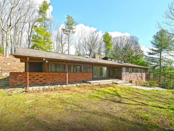 10 Ponderosa Drive, Melville NY 11747
