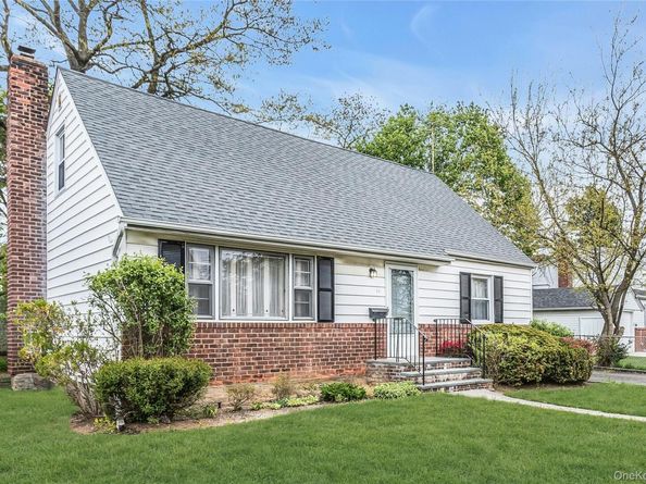 46 Rhodes Drive, New Hyde Park NY 11040