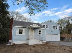 24 Stratford Avenue, Dix Hills NY 11746