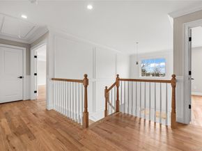 43 Barter Lane, Hicksville NY 11801