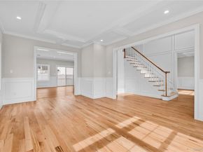 43 Barter Lane, Hicksville NY 11801