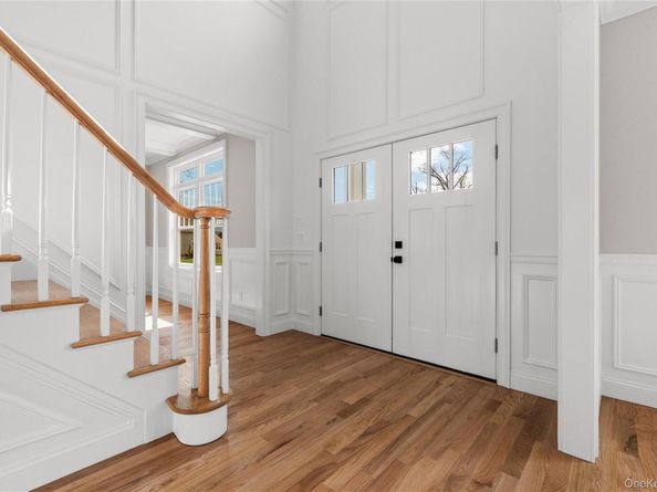 43 Barter Lane, Hicksville NY 11801