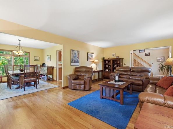 23 Abbey Lane, Setauket NY 11733