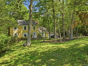 23 Abbey Lane, Setauket NY 11733