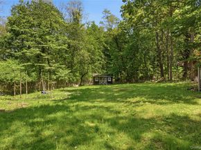 23 Abbey Lane, Setauket NY 11733