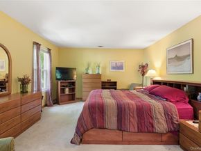 23 Abbey Lane, Setauket NY 11733