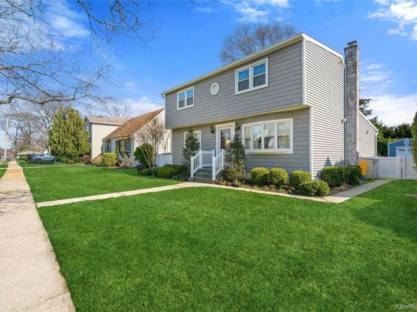 102 Commonwealth Avenue, Massapequa NY 11758