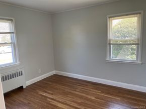 20 Gainsboro Lane, Syosset NY 11791