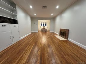 20 Gainsboro Lane, Syosset NY 11791