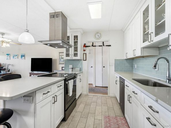 200 High Point Drive 214, Hartsdale NY 10530