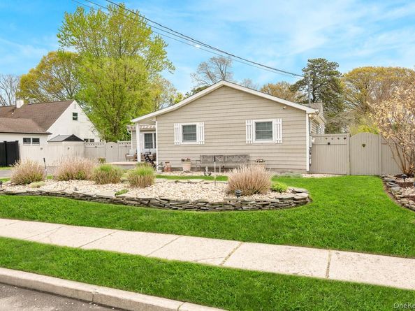 21 Eisenhower Road, Centereach NY 11720