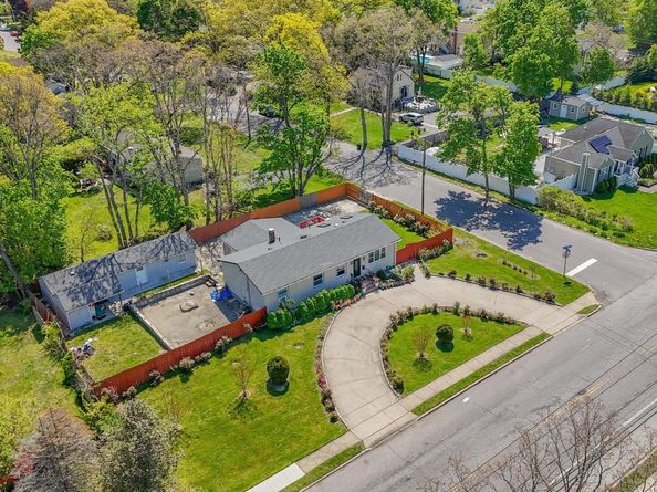 683 Broadway, Brentwood NY 11717