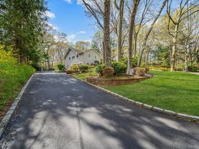 7 Carriage Court, Dix Hills NY 11746