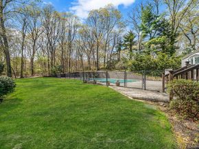 7 Carriage Court, Dix Hills NY 11746