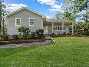 7 Carriage Court, Dix Hills NY 11746