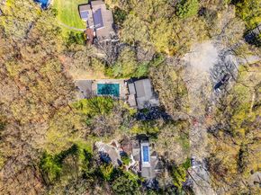 7 Carriage Court, Dix Hills NY 11746