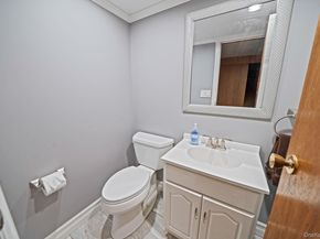 7 Carriage Court, Dix Hills NY 11746