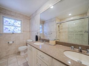 7 Carriage Court, Dix Hills NY 11746