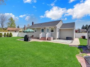 6 Sheep Pasture Lane, Massapequa NY 11758