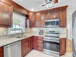 6 Sheep Pasture Lane, Massapequa NY 11758