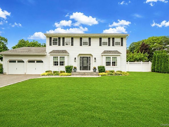 3 Warren Court, Farmingville NY 11738