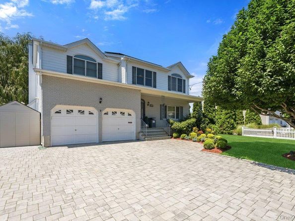 2066 Washington Avenue, Seaford NY 11783